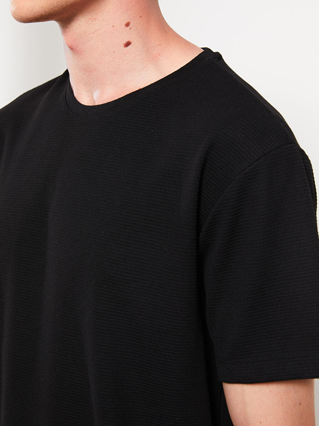 Siyah Bisiklet Yaka Kısa Kollu Erkek Tişört-3