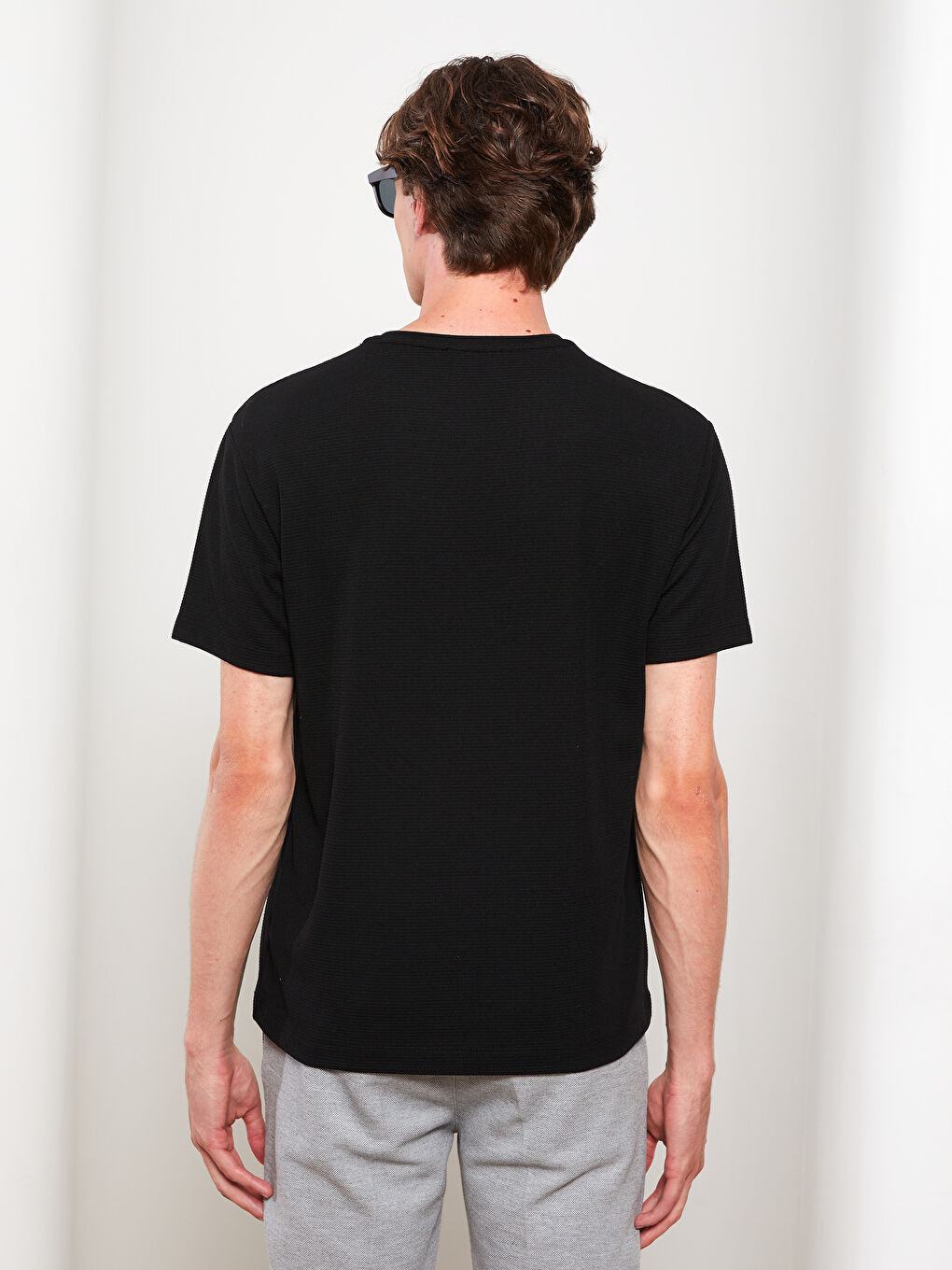 Siyah Bisiklet Yaka Kısa Kollu Erkek Tişört-4