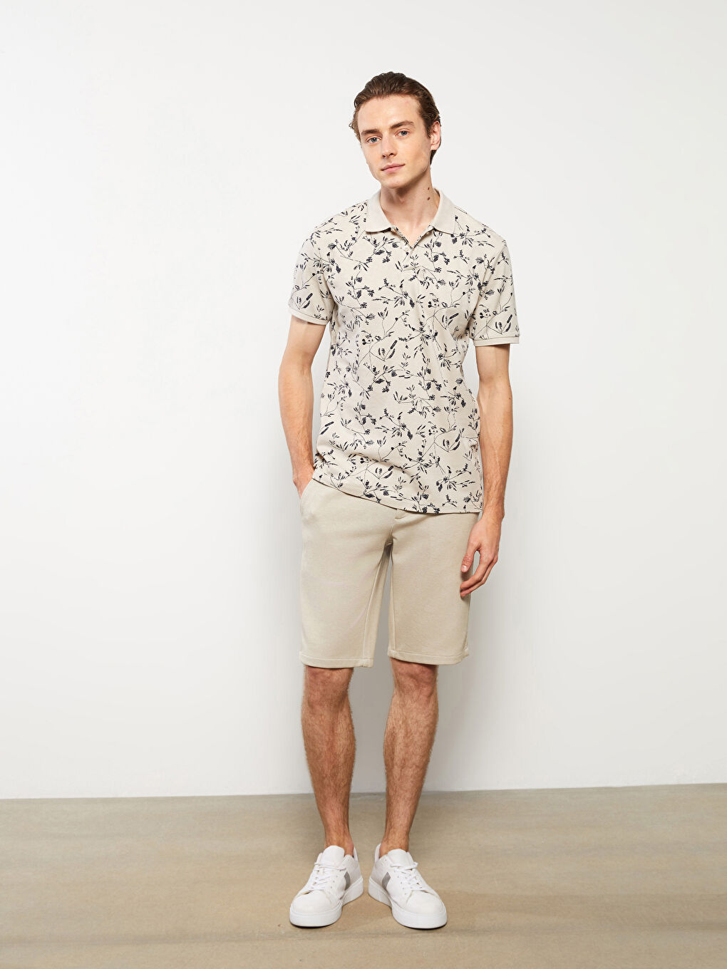 Ерлерге арналған поло жағалы қысқа жең өрнекті футболка-2