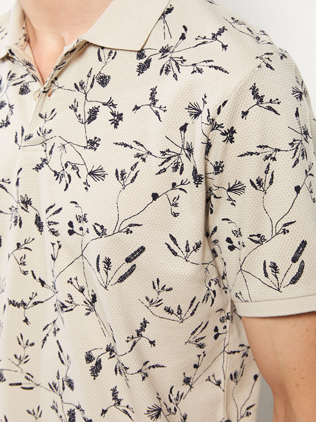 Ерлерге арналған поло жағалы қысқа жең өрнекті футболка-3