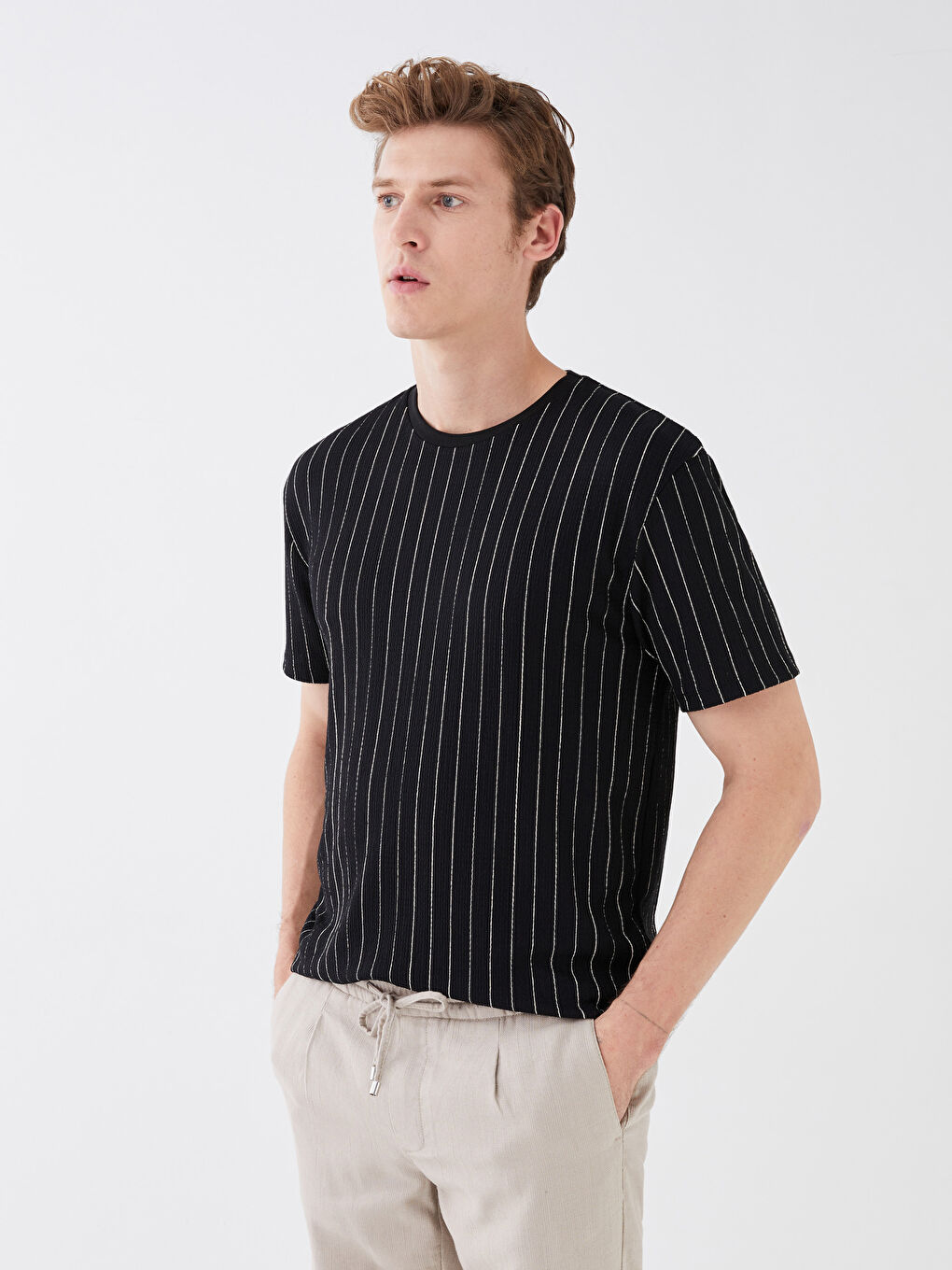 Siyah Bisiklet Yaka Kısa Kollu Çizgili Erkek Tişört-1