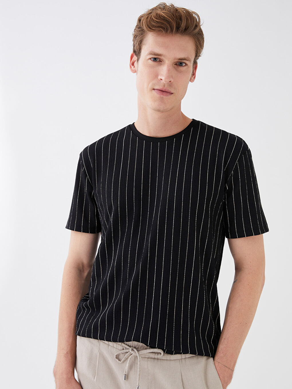Siyah Bisiklet Yaka Kısa Kollu Çizgili Erkek Tişört-2