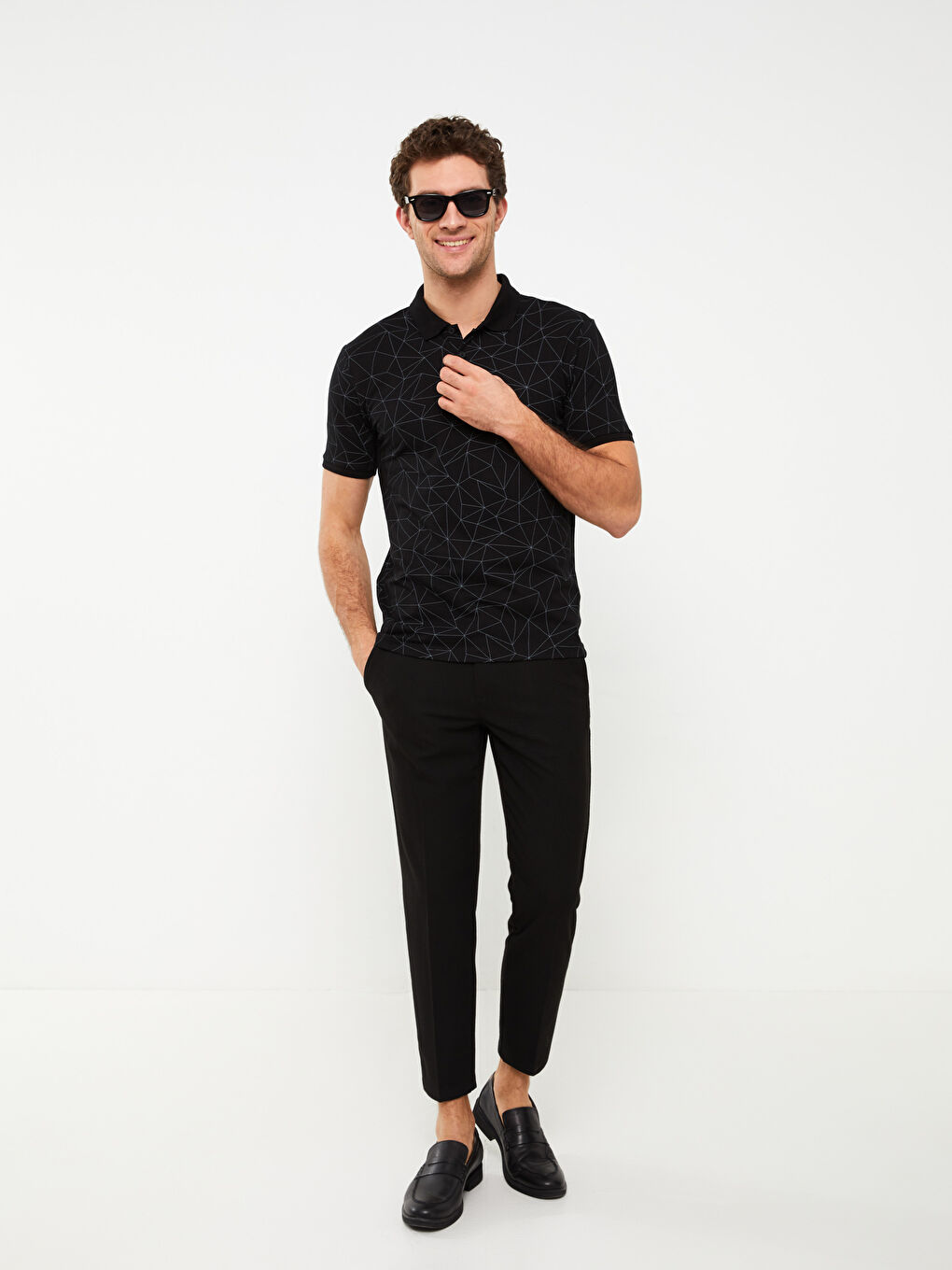 Siyah Polo Yaka Kısa Kollu Desenli Erkek Tişört-2