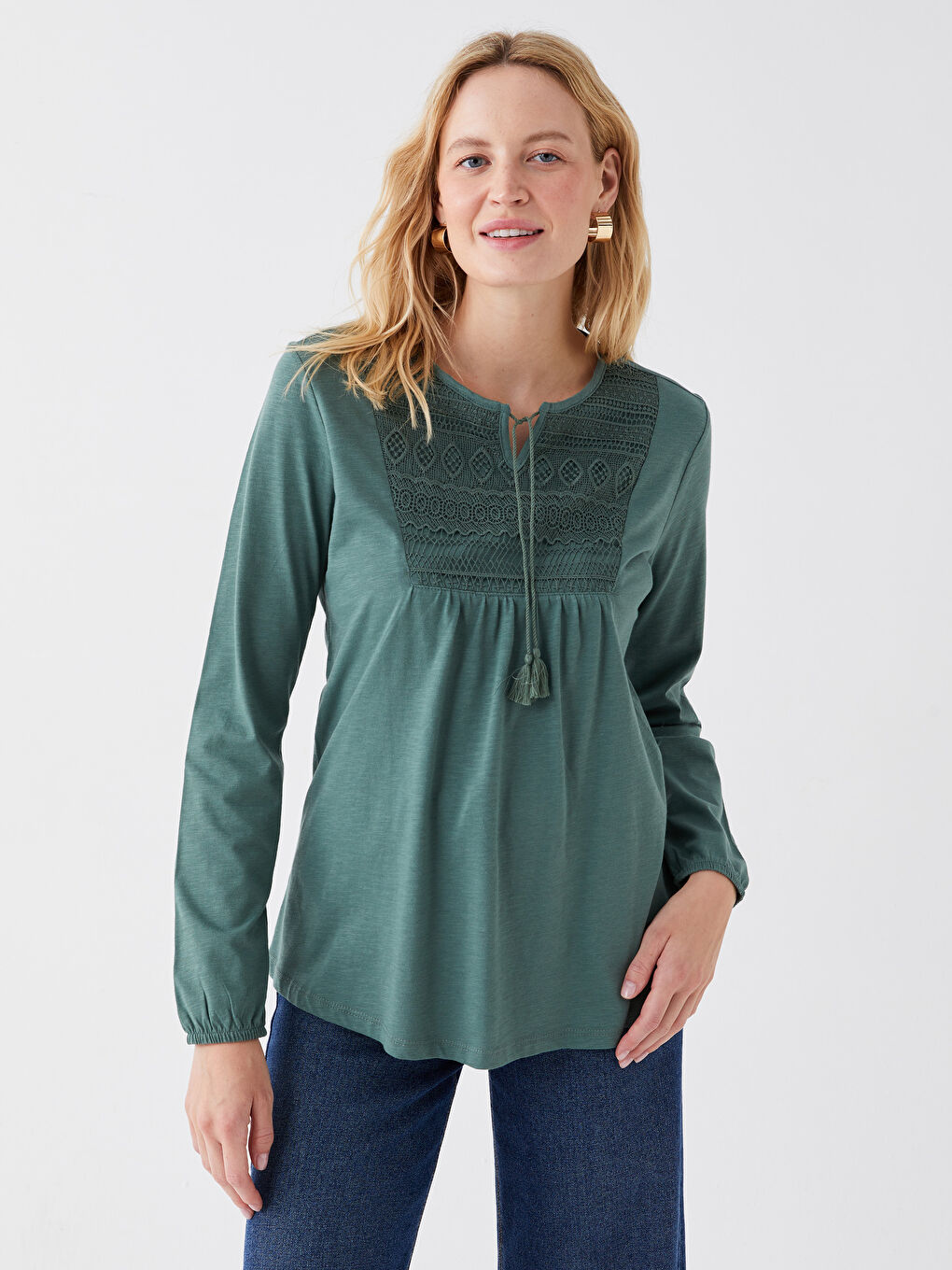 Yeşil Bağlamalı Yaka Nakışlı Uzun Kollu Kadın Bluz-1