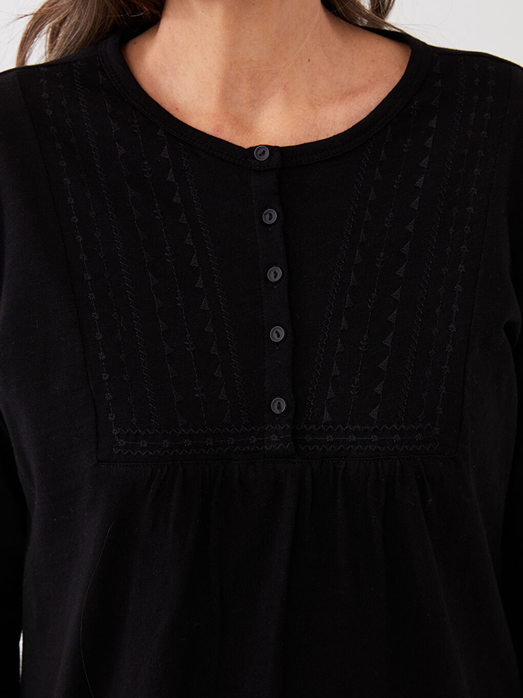 بلوزة كم طويل مطرزة بياقة دائرية للسيدات-3