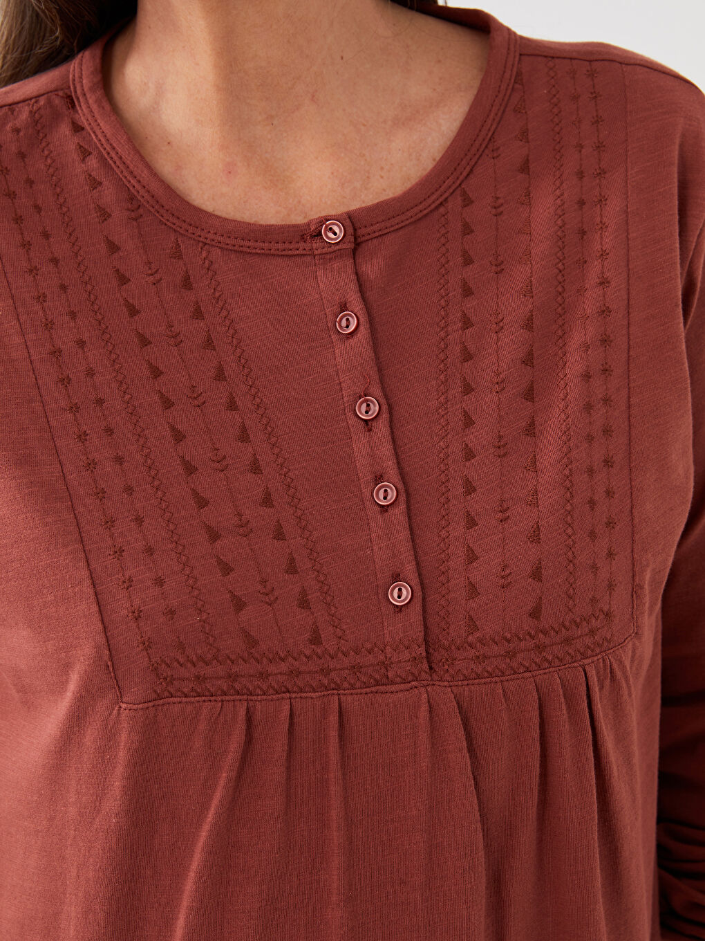 بلوزة كم طويل مطرزة بياقة دائرية للسيدات-3