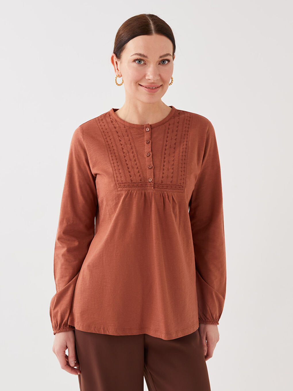 Kahverengi Bisiklet Yaka Nakışlı Uzun Kollu Kadın Bluz
