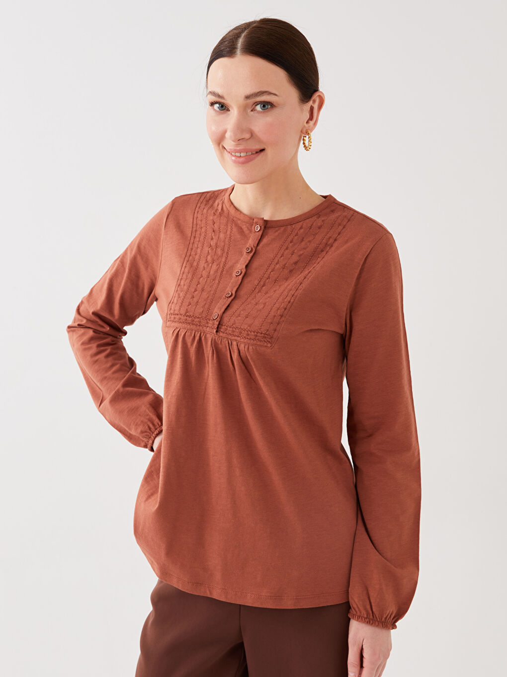Kahverengi Bisiklet Yaka Nakışlı Uzun Kollu Kadın Bluz-1