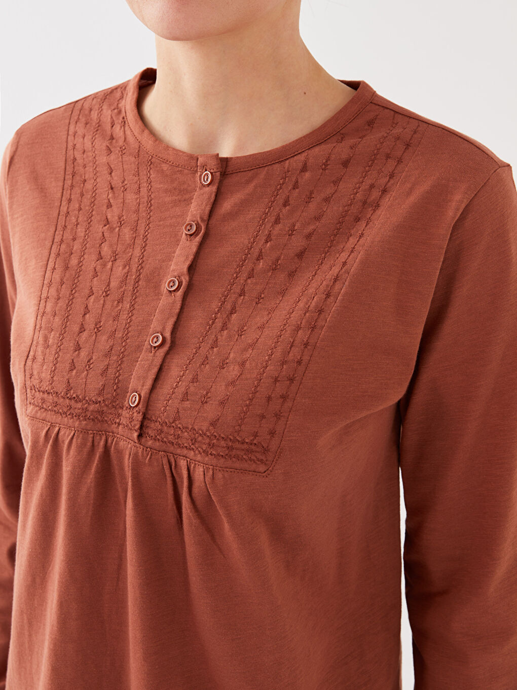 Kahverengi Bisiklet Yaka Nakışlı Uzun Kollu Kadın Bluz-3