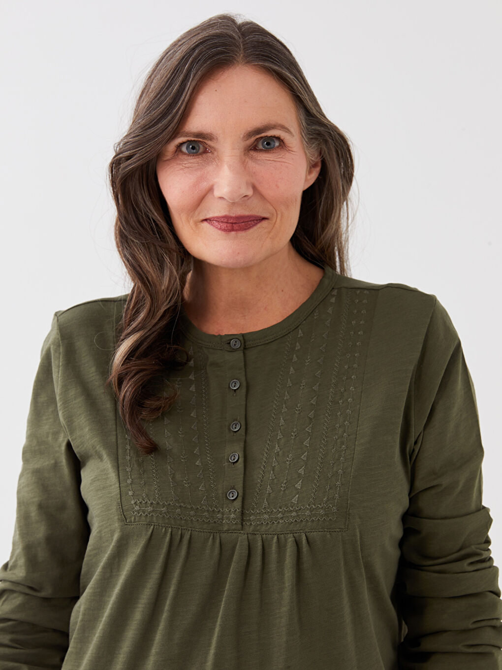 Haki Bisiklet Yaka Nakışlı Uzun Kollu Kadın Bluz-1