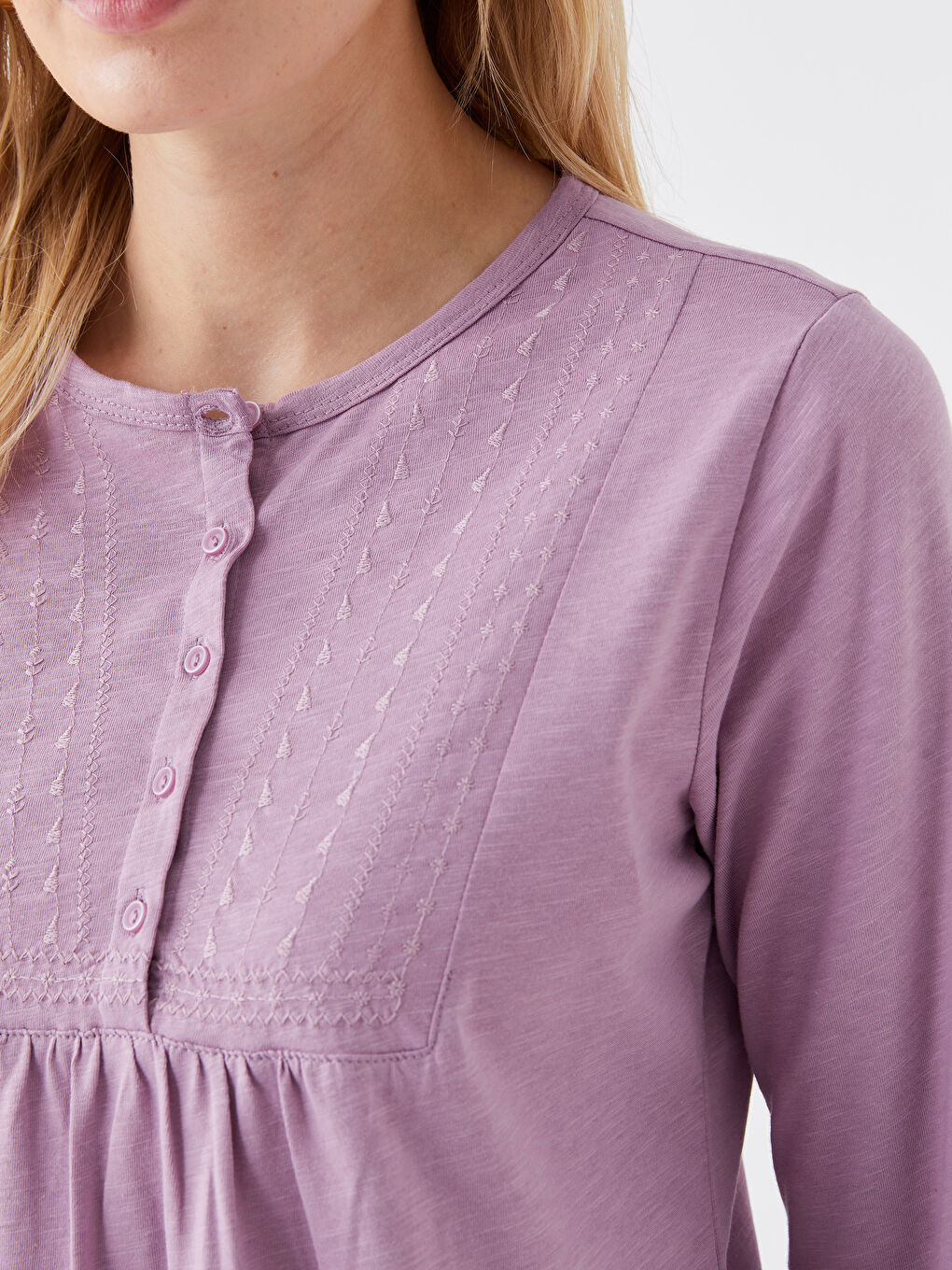 بلوزة كم طويل مطرزة بياقة دائرية للسيدات-3