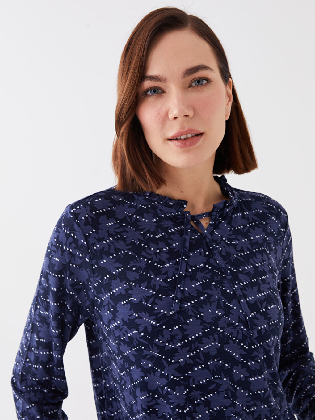 Blouse à Col Lavallière à Motifs et Manches Longues pour Femmes-5