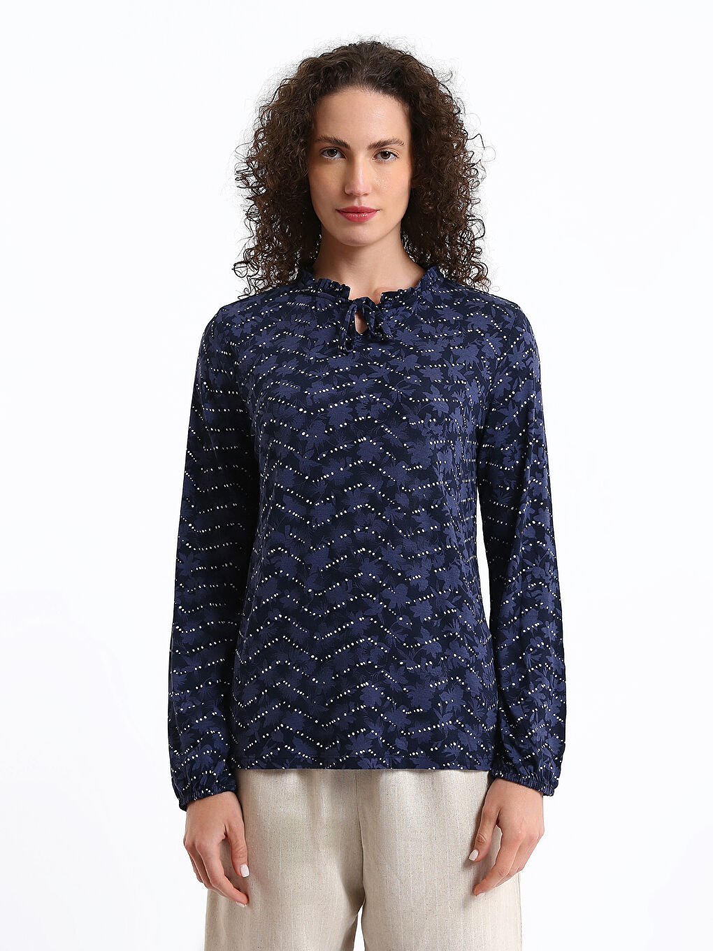 Blouse à Col Lavallière à Motifs et Manches Longues pour Femmes-1