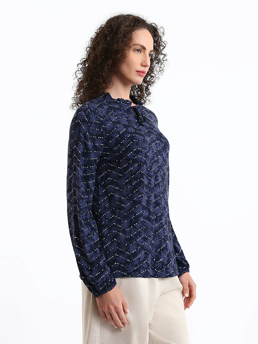 Blouse à Col Lavallière à Motifs et Manches Longues pour Femmes-6