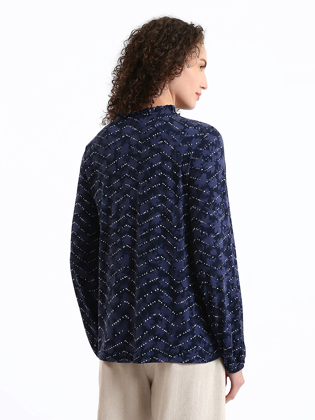 Blouse à Col Lavallière à Motifs et Manches Longues pour Femmes-9