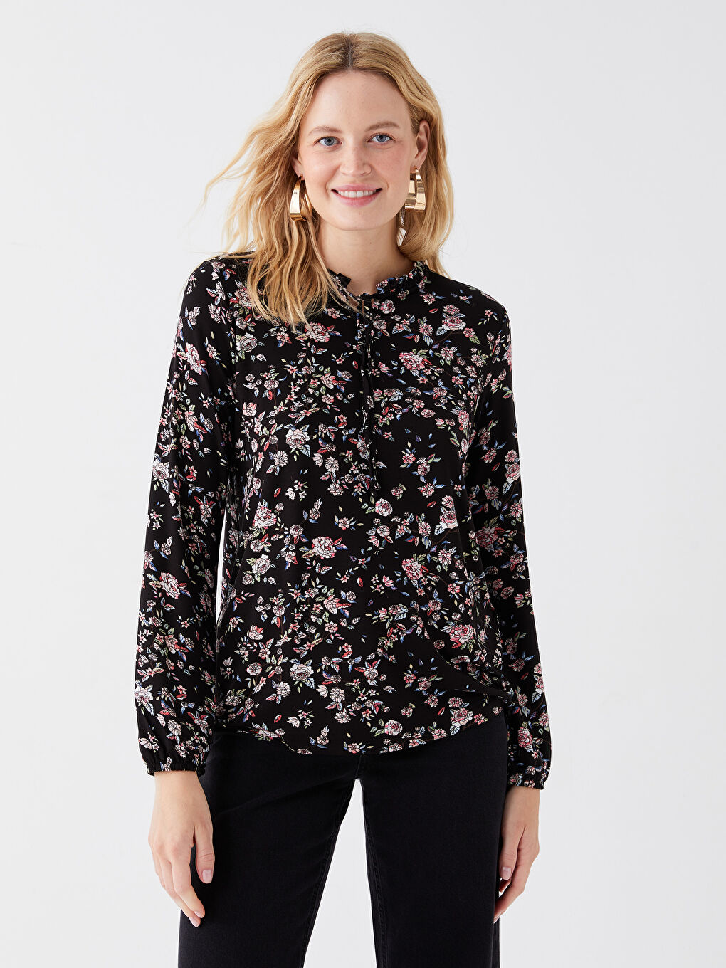 Siyah Bağlamalı Yaka Desenli Uzun Kollu Kadın Bluz