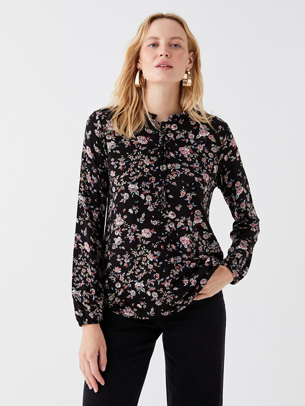 Siyah Bağlamalı Yaka Desenli Uzun Kollu Kadın Bluz-1