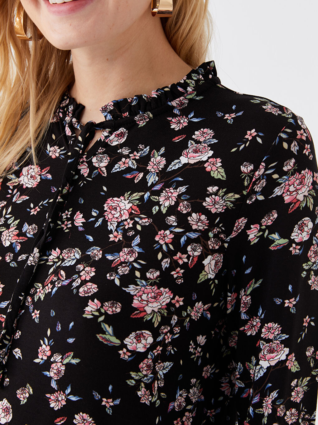 Siyah Bağlamalı Yaka Desenli Uzun Kollu Kadın Bluz-3