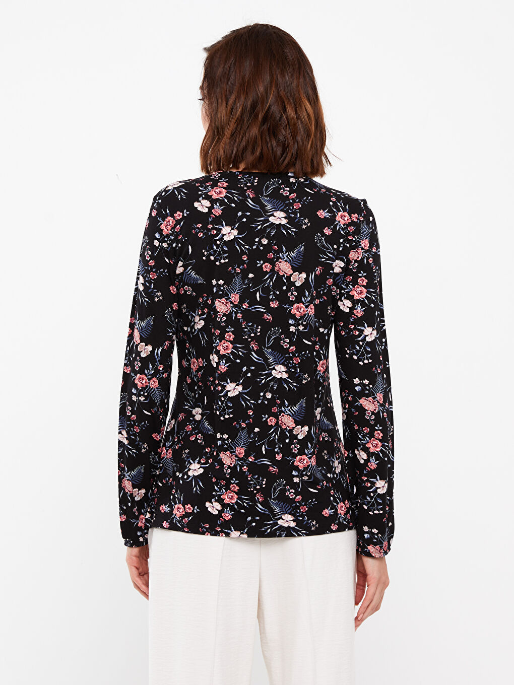 Siyah Bağlamalı Yaka Çiçekli Uzun Kollu Kadın Bluz-4