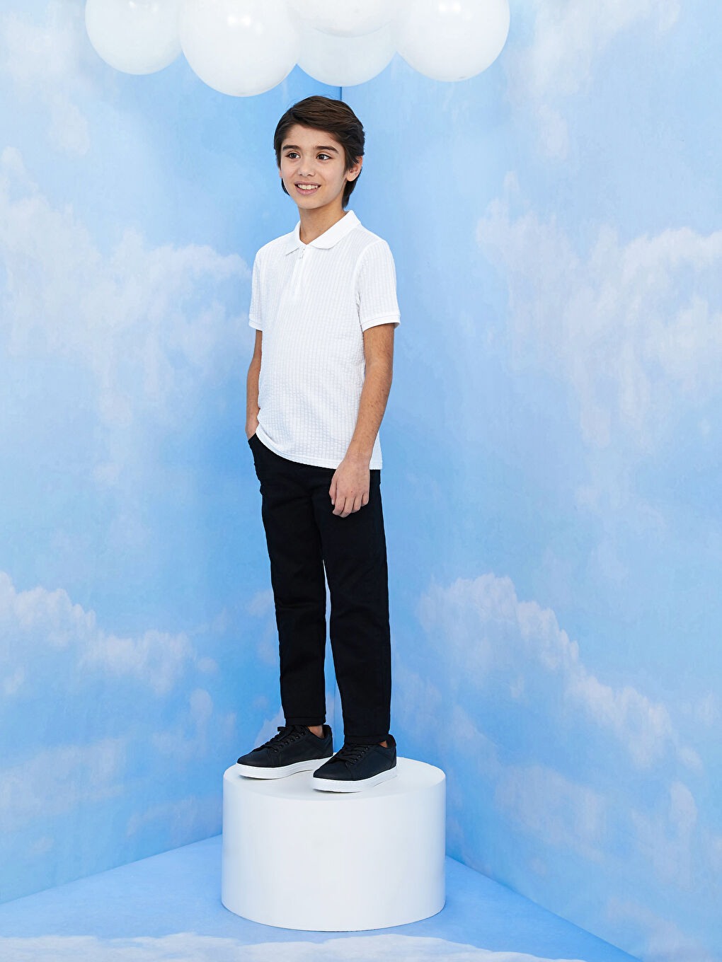 Beyaz Polo Yaka Kendinden Desenli Kısa Kollu Erkek Çocuk Tişört-1