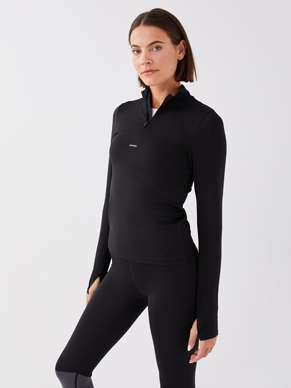 Siyah Dik Yaka Reflektör Baskılı Uzun Kollu Kadın Tişört-1