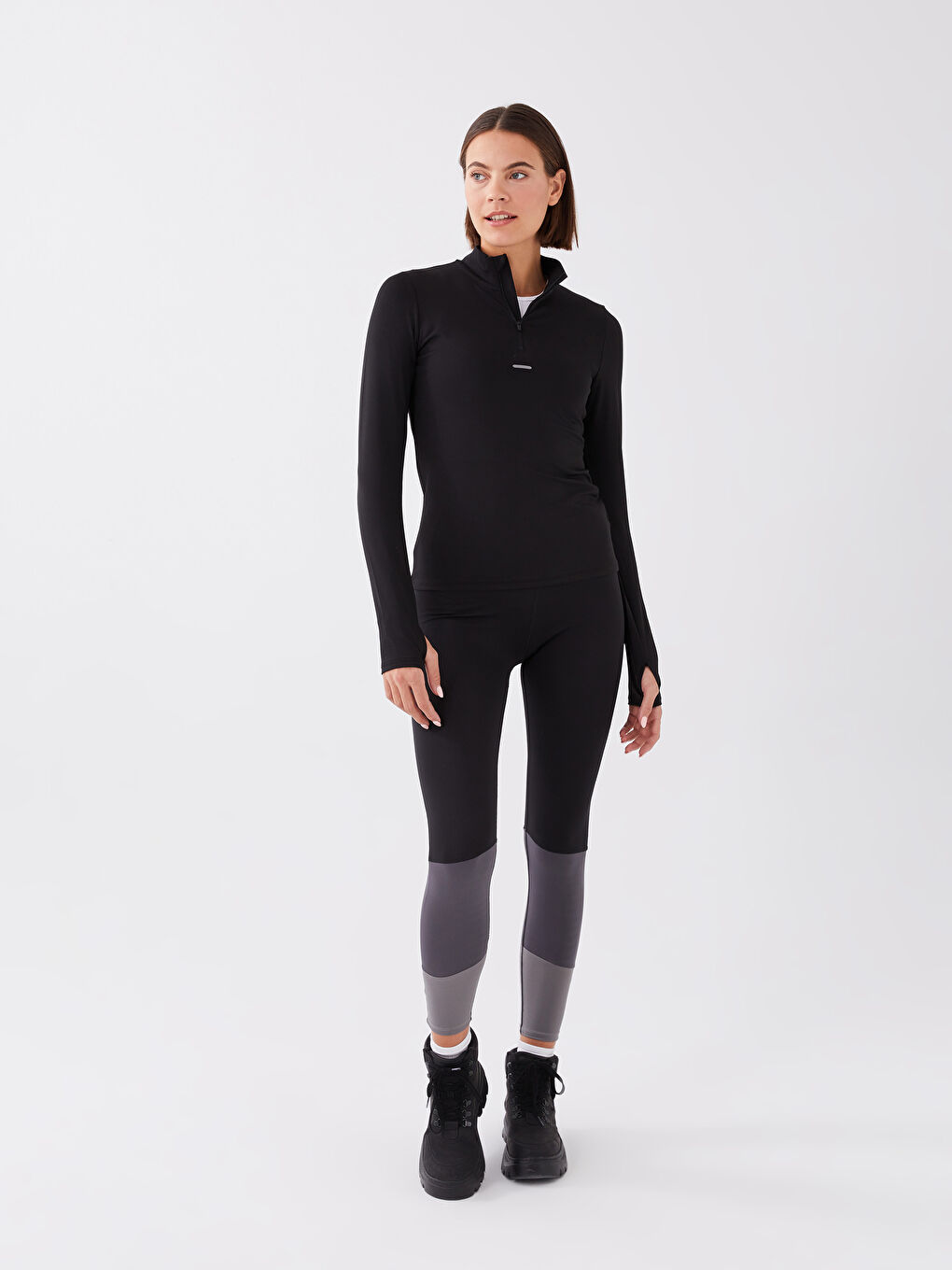 Siyah Dik Yaka Reflektör Baskılı Uzun Kollu Kadın Tişört-2