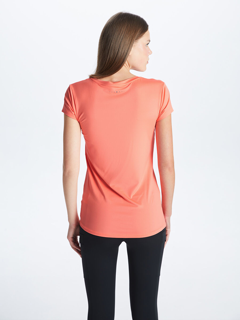 Mercan V Yaka Reflektör Baskılı Kadın Outdoor Tişört-4