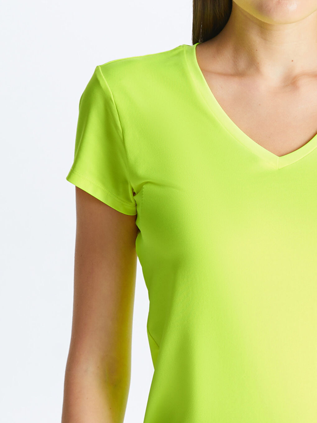 Yeşil V Yaka Reflektör Baskılı Kadın Outdoor Tişört-4