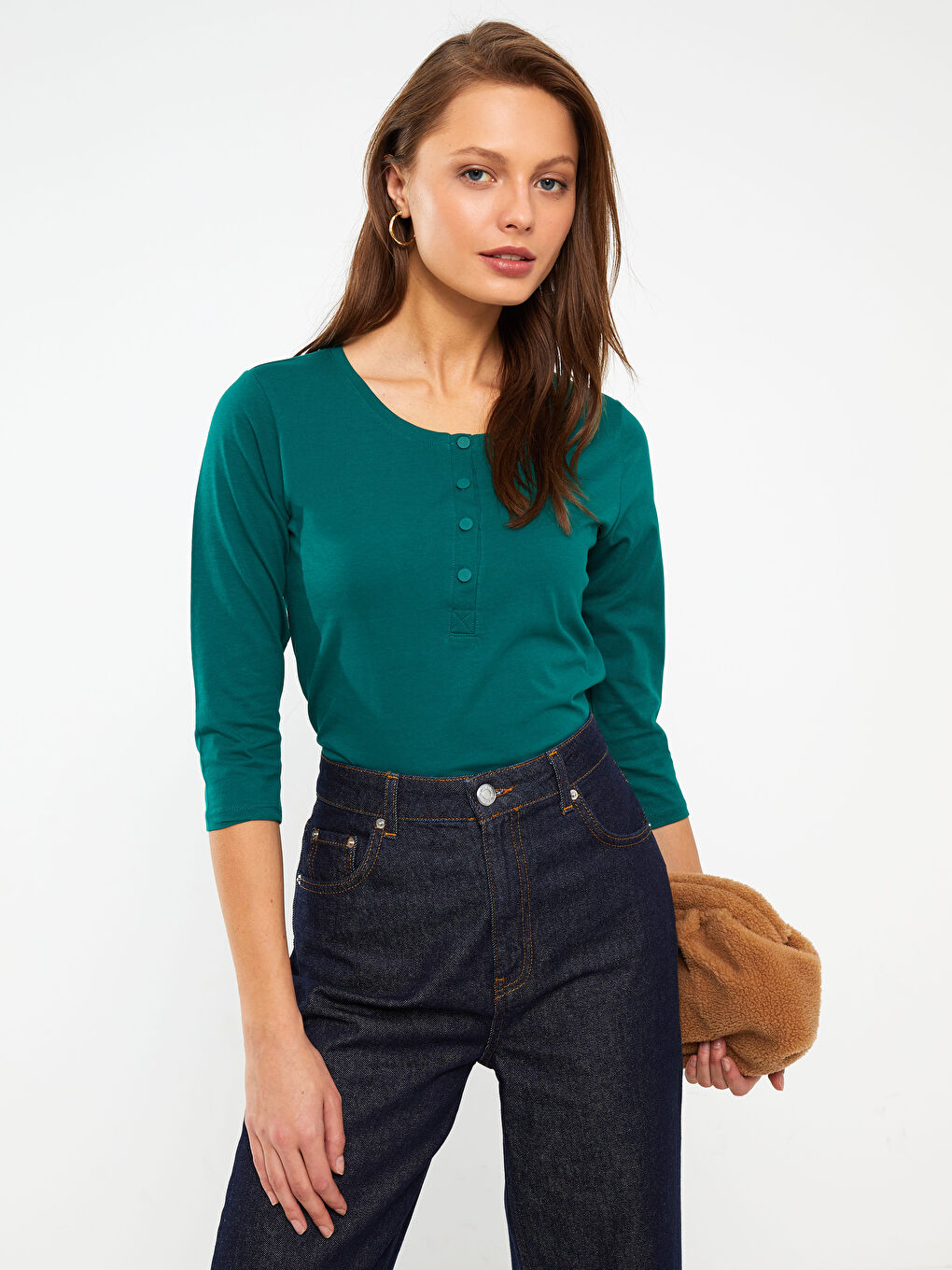 Дамска Тениска С Кръгло Деколте И Изчистен Дизайн-1