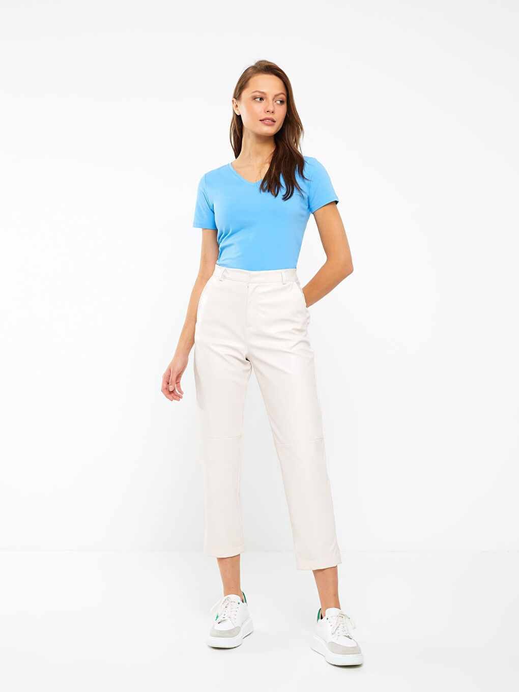 Прямая хлопковая женская футболка с v-образным вырезом и короткими рукавами-2