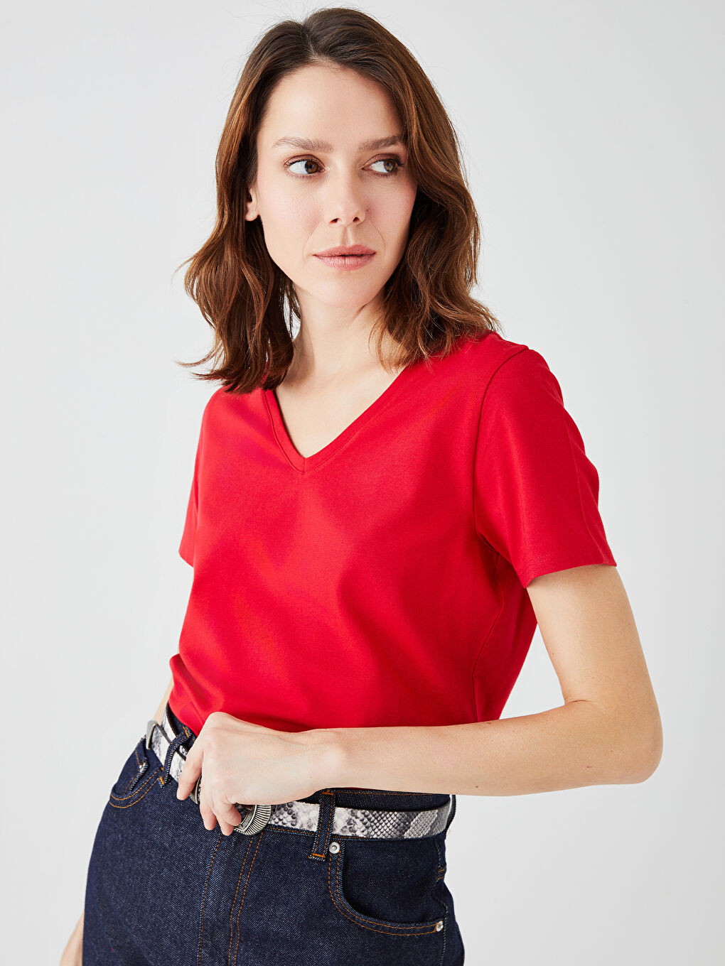 Әйелдерге арналған v жағалы қысқа жеңді мақта футболка