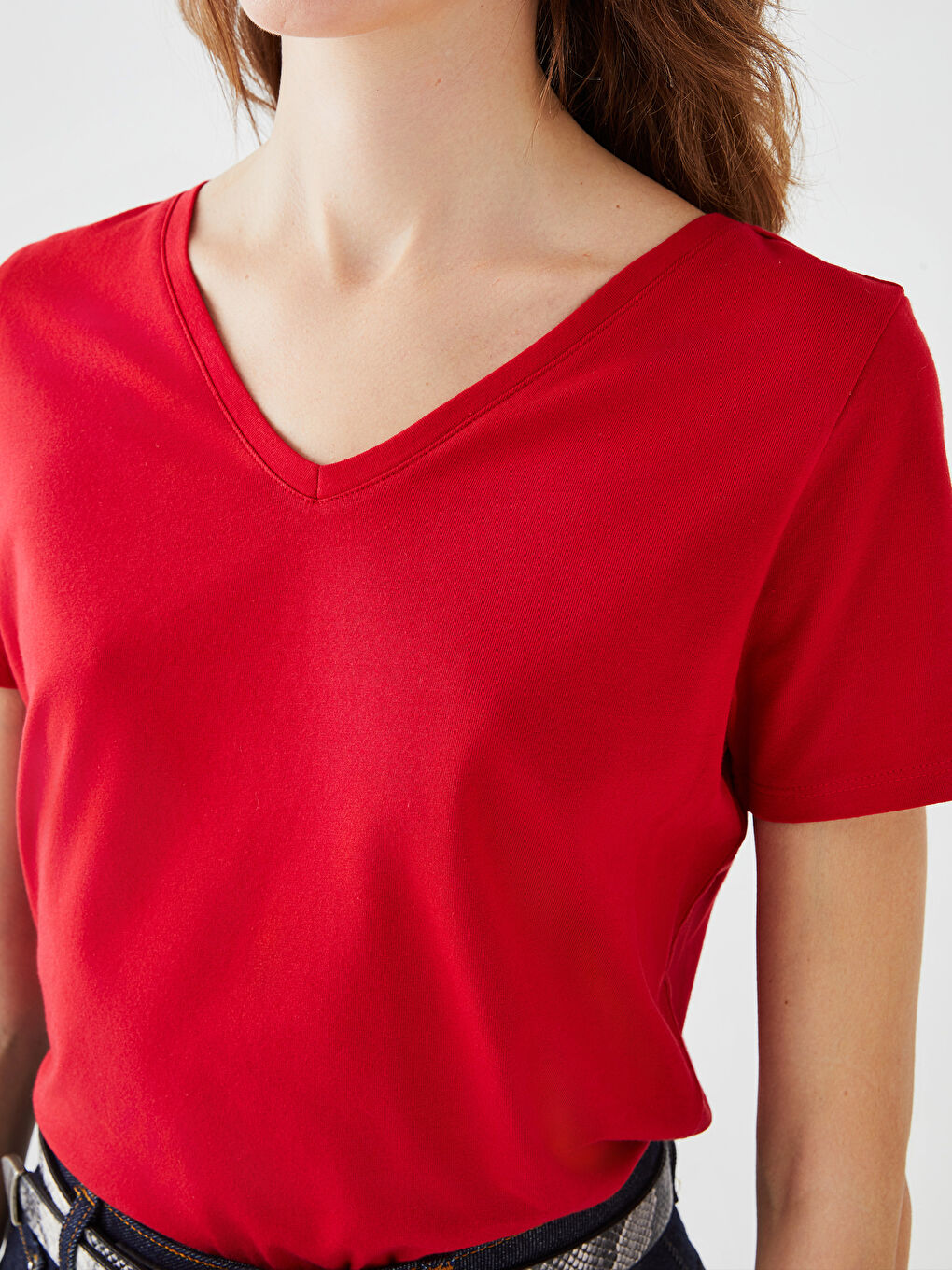 Әйелдерге арналған v жағалы қысқа жеңді мақта футболка-3