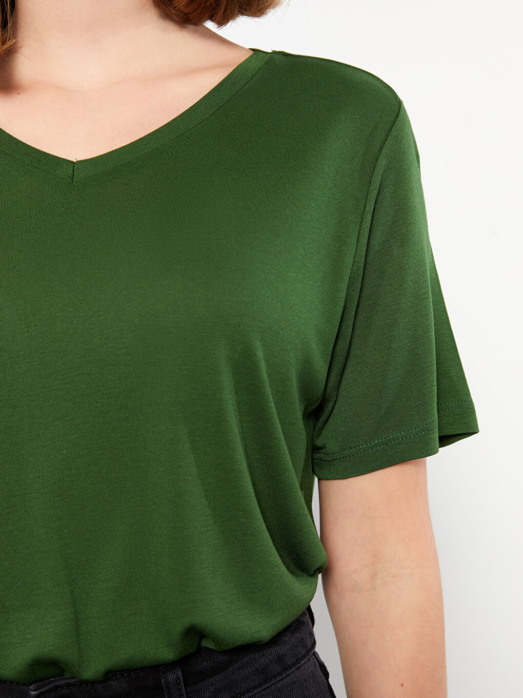 Yeşil V Yaka Düz Kısa Kollu Kadın Tişört-3
