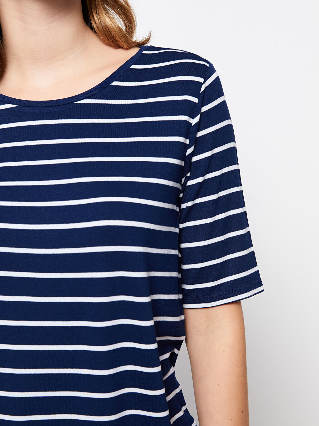 Lacivert Bisiklet Yaka Çizgili Kısa Kollu Kadın Tişört-2
