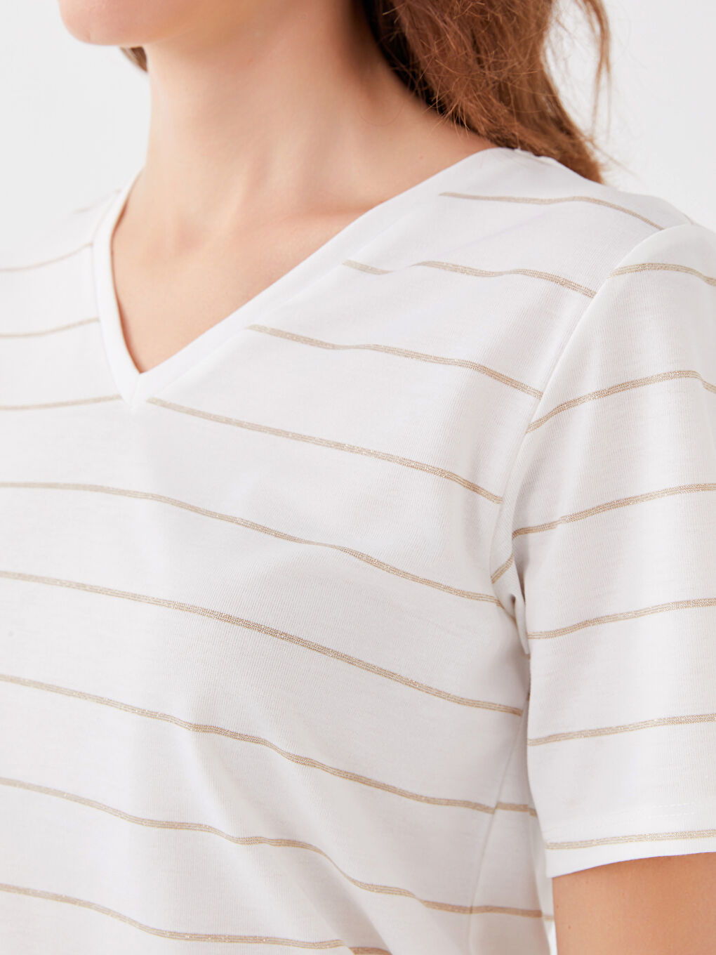 Sarı V Yaka Çizgili Kısa Kollu Kadın Tişört-3