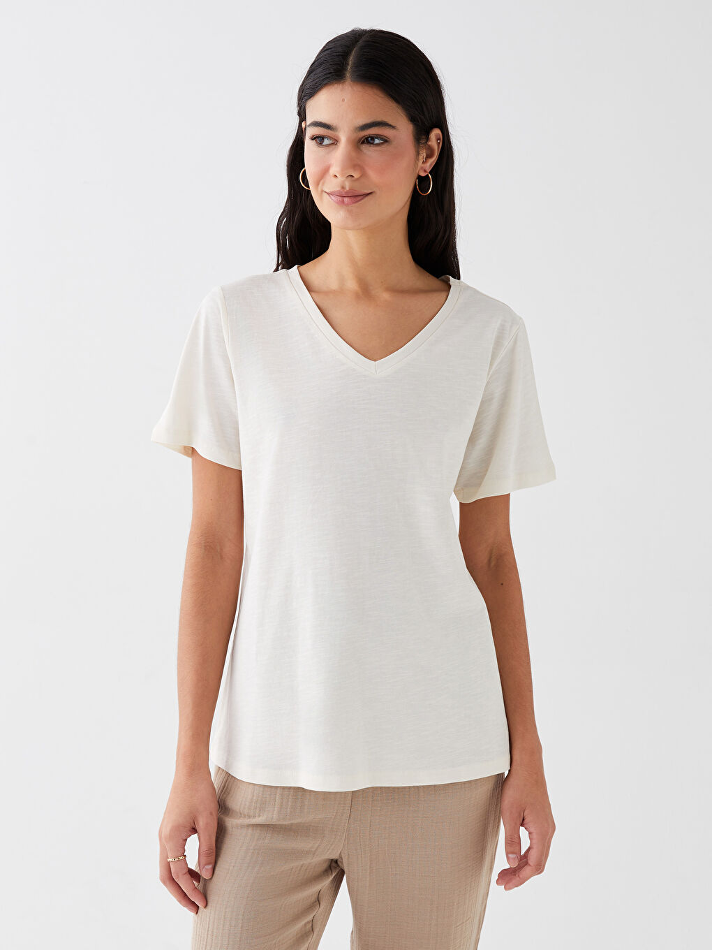 Ekru V Yaka Düz Kısa Kollu Kadın Tişört-1