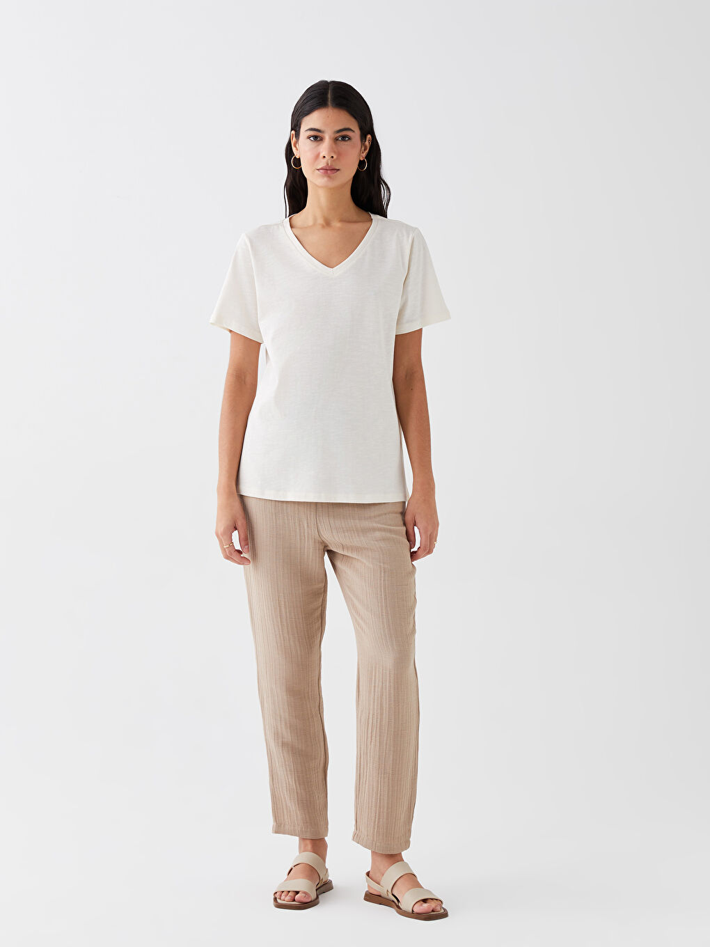 Ekru V Yaka Düz Kısa Kollu Kadın Tişört-2