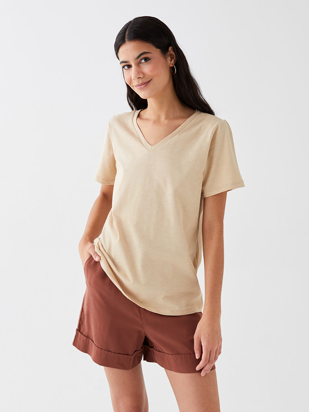 Bej V Yaka Düz Kısa Kollu Kadın Tişört