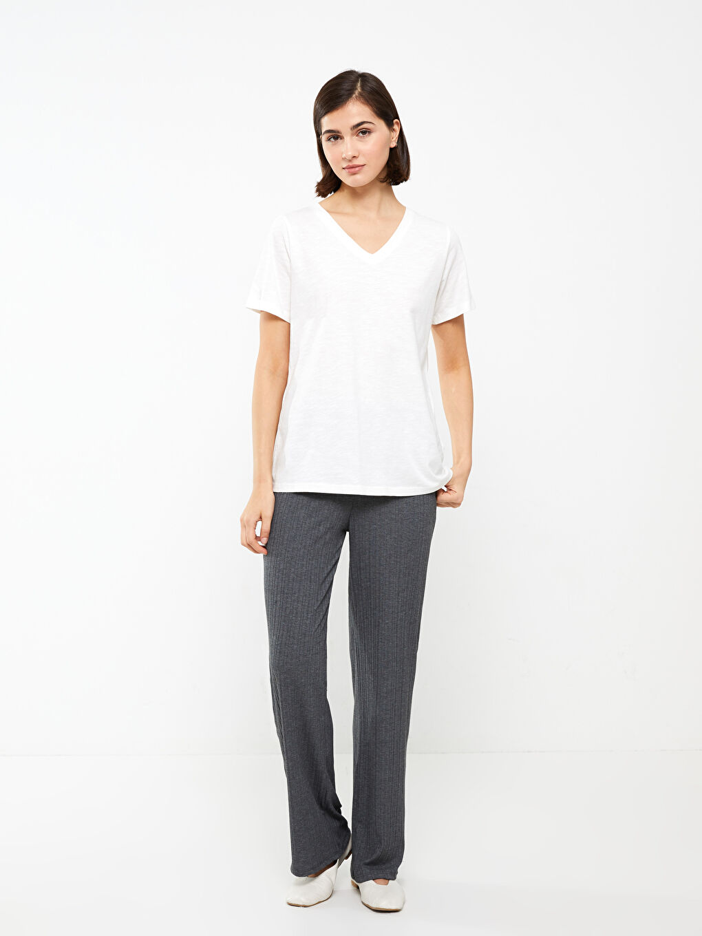 V-ს ფორმის დეკოლტე უბრალო მოკლე სახელო ქალებისთვის მაისური-2