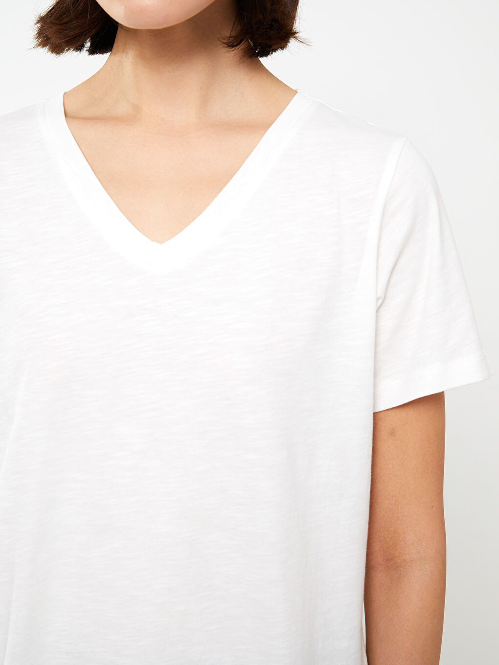 V-ს ფორმის დეკოლტე უბრალო მოკლე სახელო ქალებისთვის მაისური-3