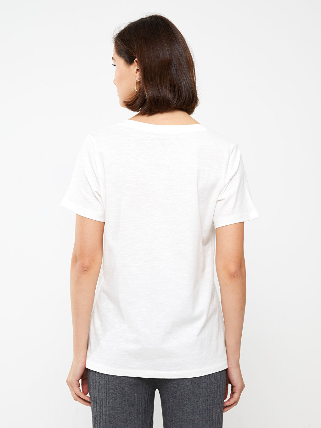 V-ს ფორმის დეკოლტე უბრალო მოკლე სახელო ქალებისთვის მაისური-4