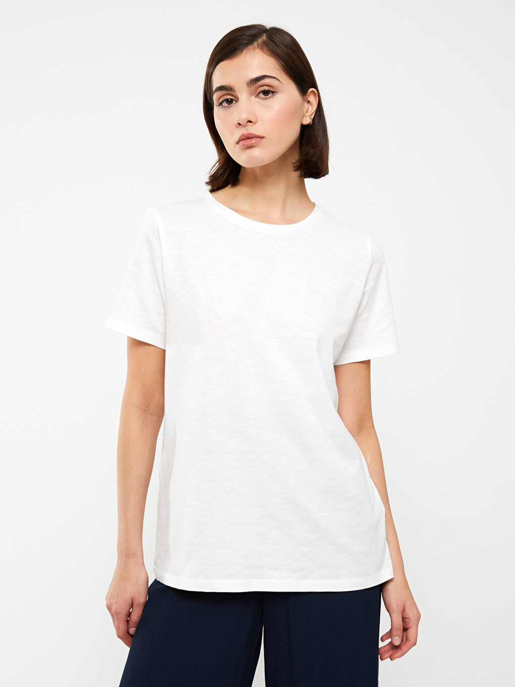 تي شيرت سادة بياقة دائرية بأكمام قصيرة للسيدات-1