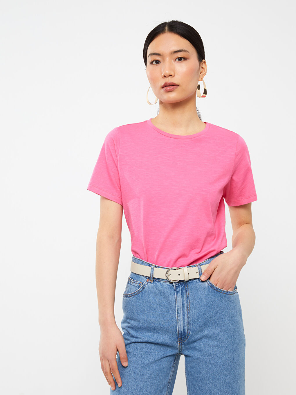 تي شيرت سادة بياقة دائرية بأكمام قصيرة للسيدات