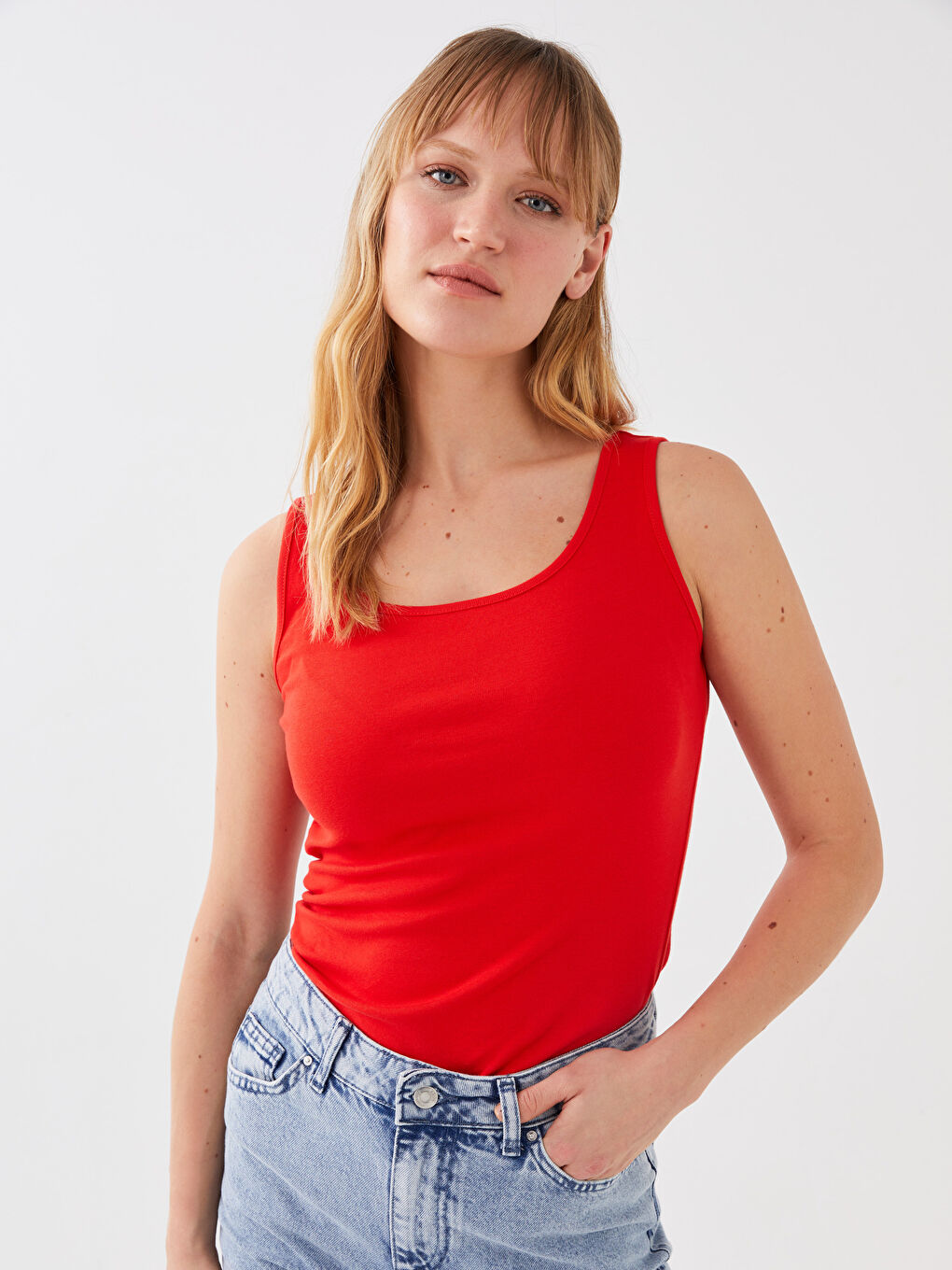 Kırmızı U Yaka Kadın Atlet