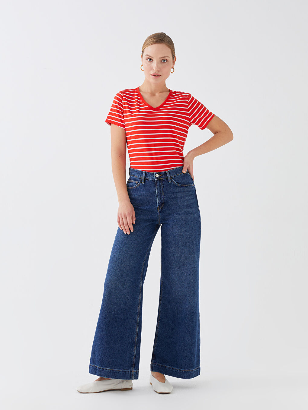 Kırmızı V Yaka Çizgili Kısa Kollu Kadın Tişört-2