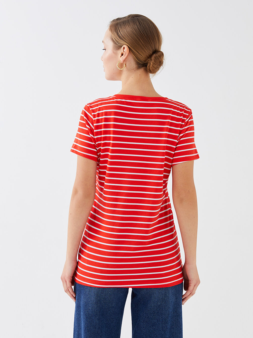 Kırmızı V Yaka Çizgili Kısa Kollu Kadın Tişört-4