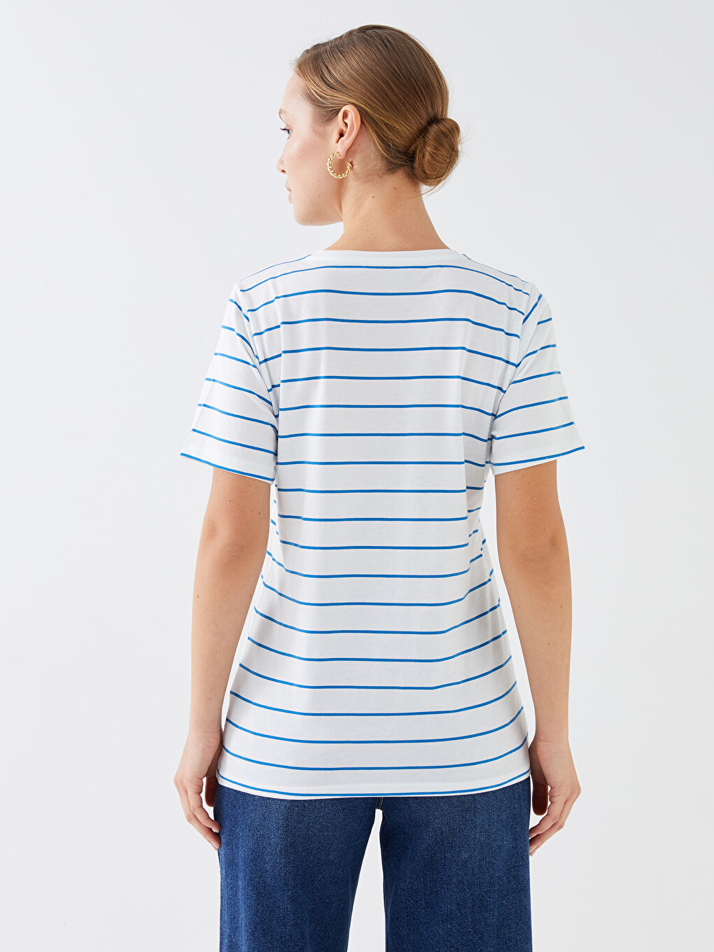 Женская футболка с коротким рукавом в полоску и V-образным вырезом-4
