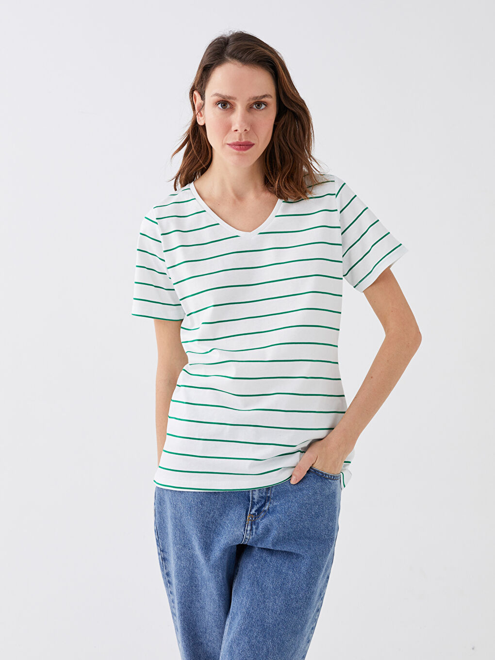 Женская футболка с коротким рукавом в полоску и V-образным вырезом-1