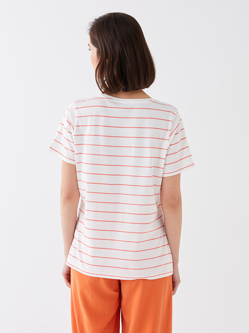 Женская футболка с коротким рукавом в полоску и V-образным вырезом-5