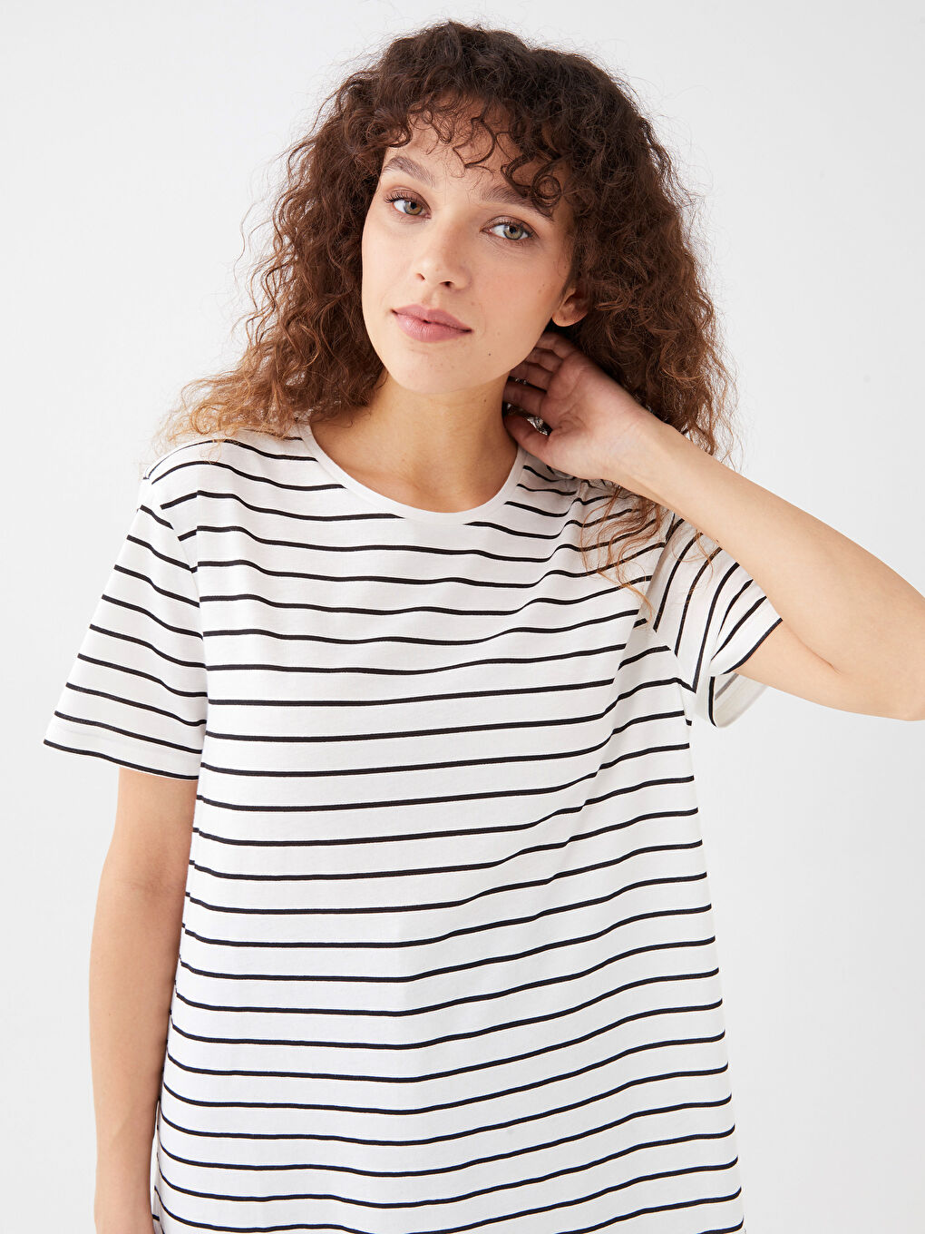 Siyah Bisiklet Yaka Çizgili Kısa Kollu Kadın Tişört